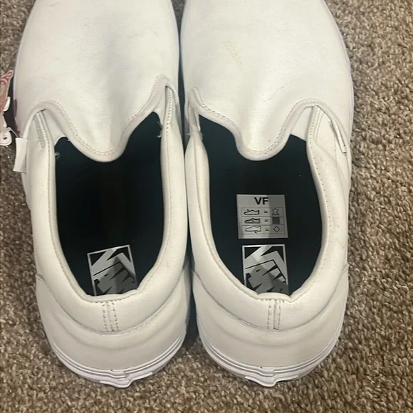 Vans Men’s  size 13 Never worn but few spots and cracks in color due to storage - Picture 4 of 8